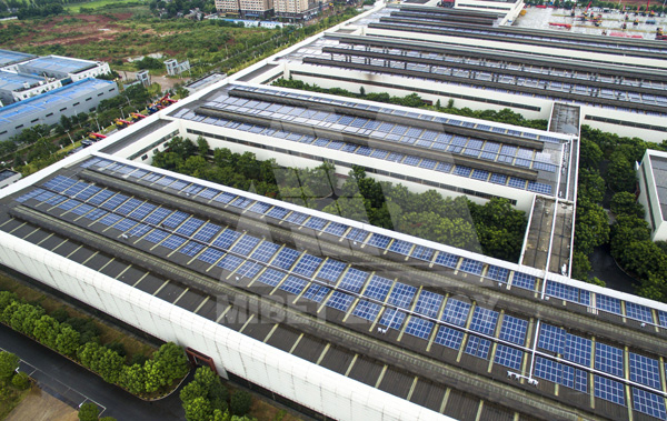 太陽能屋頂光伏發(fā)電系統(tǒng)由哪些設(shè)備組成？