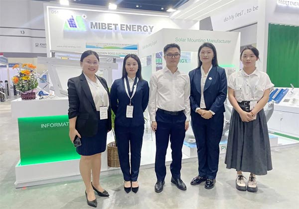 邁貝特泰國展位員工合影