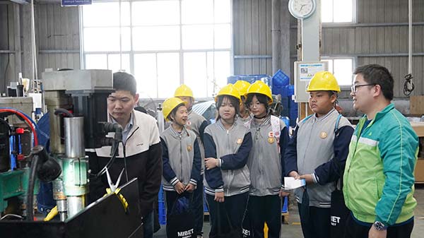 邁貝特攜手青少年探索綠色智造工廠